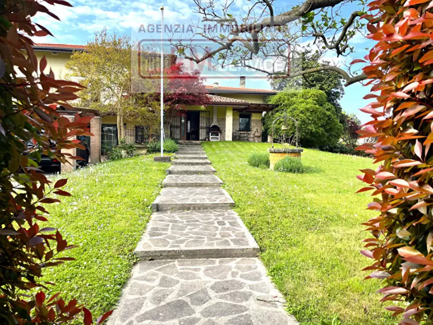 Immagine 1 di Casa bifamiliare in vendita  in Via Roma a Quarto D'altino