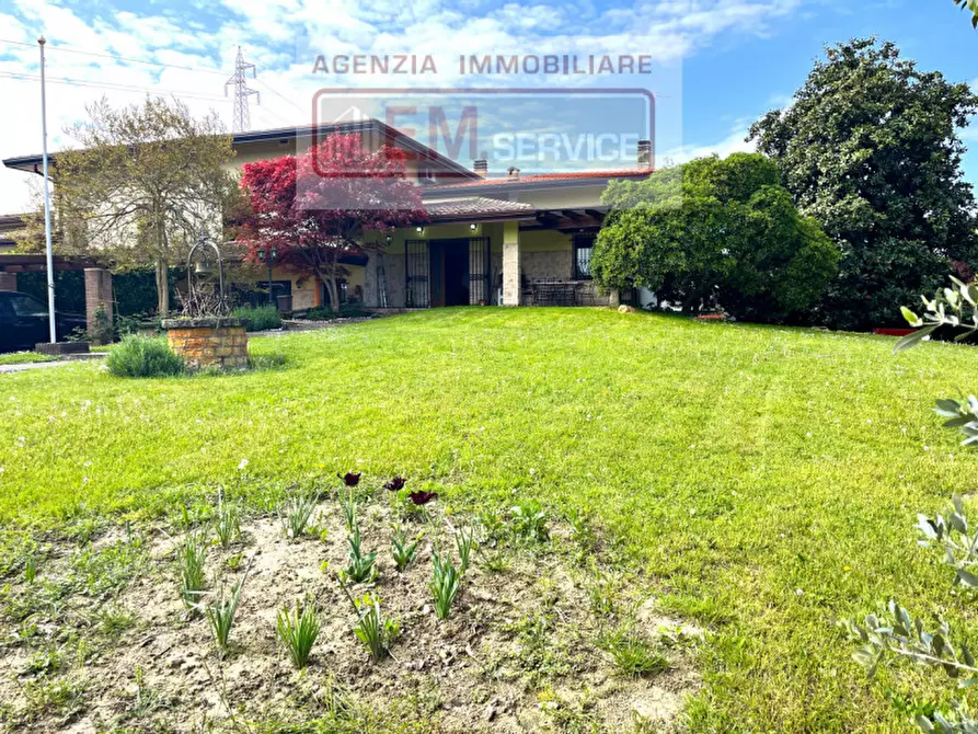 Immagine 3 di Casa bifamiliare in vendita  in Via Roma a Quarto D'altino