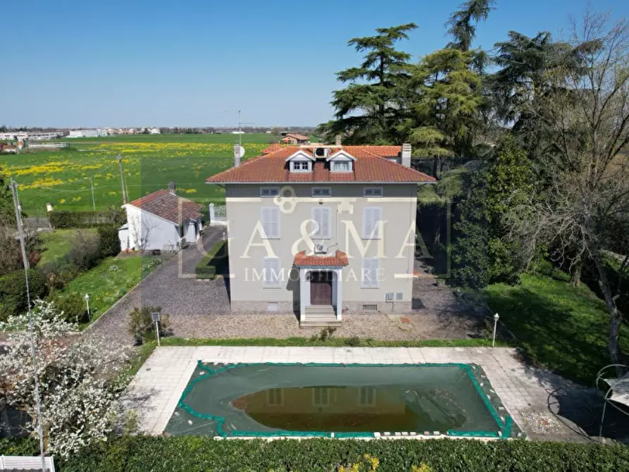 Immagine 2 di Villa in vendita  in strada bassa nuova 190 a Parma