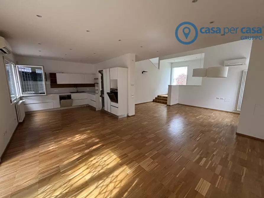 Immagine 2 di Villa in vendita  a Rovigo