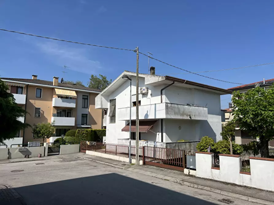 Immagine 1 di Appartamento in vendita  in via Giacomo Puccini, 14 a Conselve