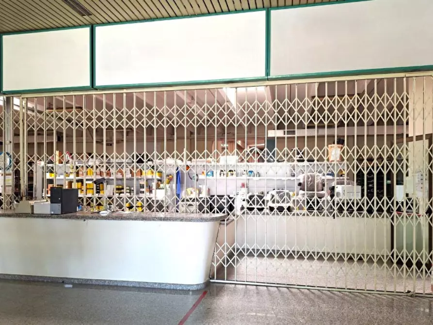 Immagine 1 di Magazzino in vendita  in Via delle Miniere, 37, 09067 Zona Industriale Casic CA, Italia a Elmas