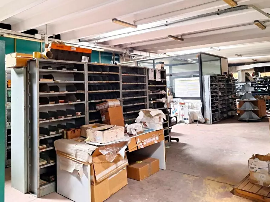 Immagine 3 di Magazzino in vendita  in Via delle Miniere, 37, 09067 Zona Industriale Casic CA, Italia a Elmas