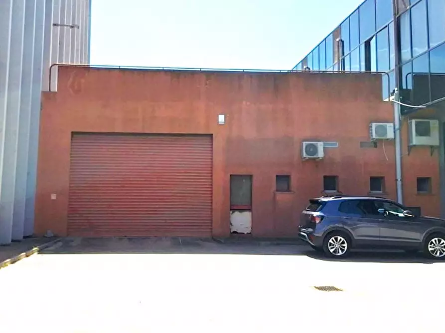 Immagine 10 di Magazzino in vendita  in Via delle Miniere, 37, 09067 Zona Industriale Casic CA, Italia a Elmas
