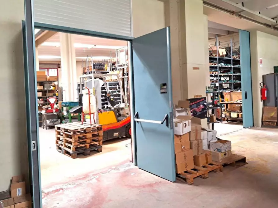 Immagine 11 di Magazzino in vendita  in Via delle Miniere, 37, 09067 Zona Industriale Casic CA, Italia a Elmas