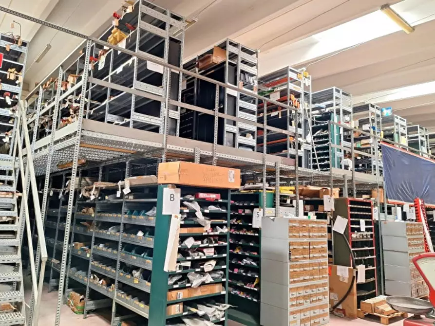 Immagine 13 di Magazzino in vendita  in Via delle Miniere, 37, 09067 Zona Industriale Casic CA, Italia a Elmas