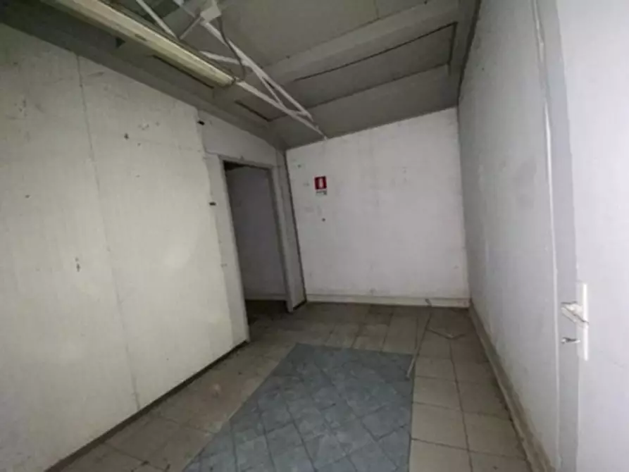 Immagine 3 di Negozio in vendita  in Via Alessandro Casazza, 60, 20081 Abbiategrasso MI, Italia a Abbiategrasso