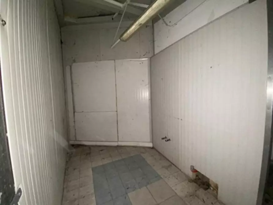 Immagine 4 di Negozio in vendita  in Via Alessandro Casazza, 60, 20081 Abbiategrasso MI, Italia a Abbiategrasso