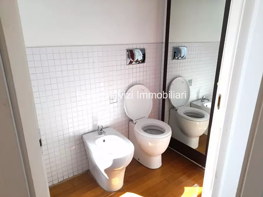 Immagine 35 di Appartamento in vendita  in Via Nicolò Quinto a Roma