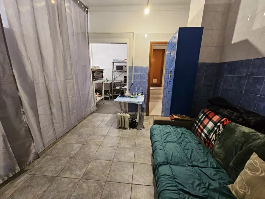 Immagine 5 di Magazzino in vendita  in Via Boccaccio a Savona