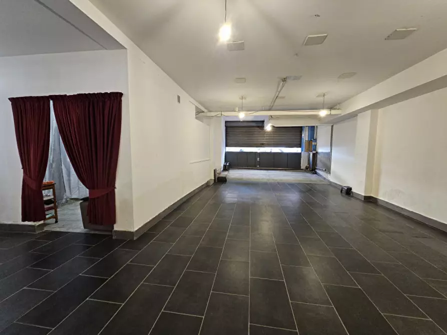 Immagine 11 di Magazzino in vendita  in Via Boccaccio a Savona