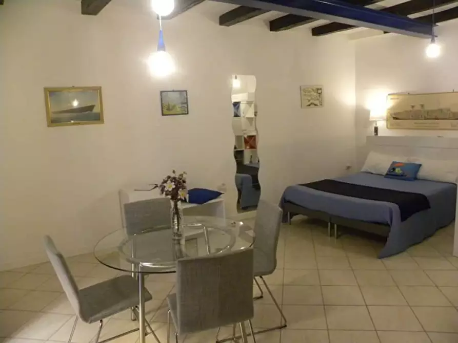 Immagine 4 di Appartamento in affitto  in via sedile di porto  60 a Napoli