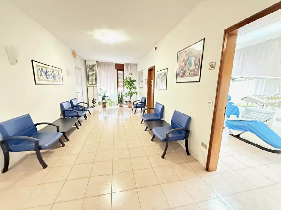 Immagine 1 di Attività commerciale in affitto  a Santarcangelo Di Romagna