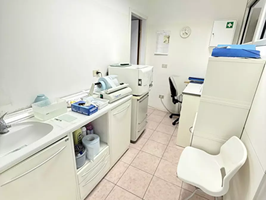 Immagine 5 di Attività commerciale in affitto  a Santarcangelo Di Romagna