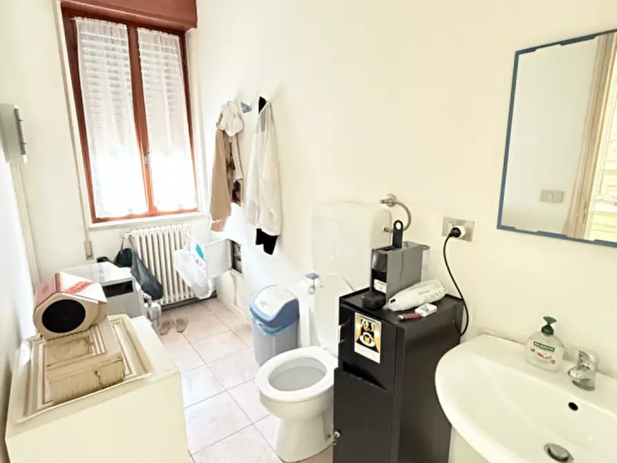 Immagine 8 di Attività commerciale in affitto  a Santarcangelo Di Romagna