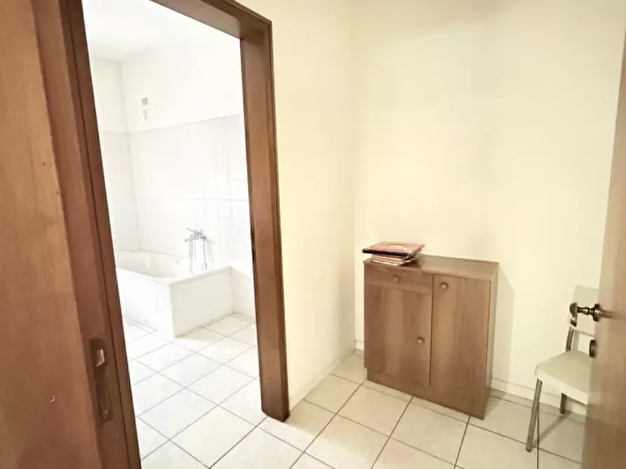 Immagine 9 di Attività commerciale in affitto  a Santarcangelo Di Romagna