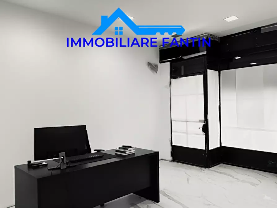 Immagine 3 di Negozio in affitto  in Via Martiri della Libertà a Treviso