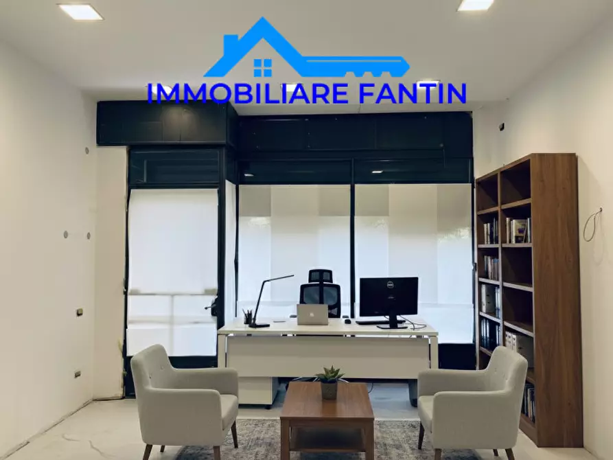 Immagine 4 di Negozio in affitto  in Via Martiri della Libertà a Treviso