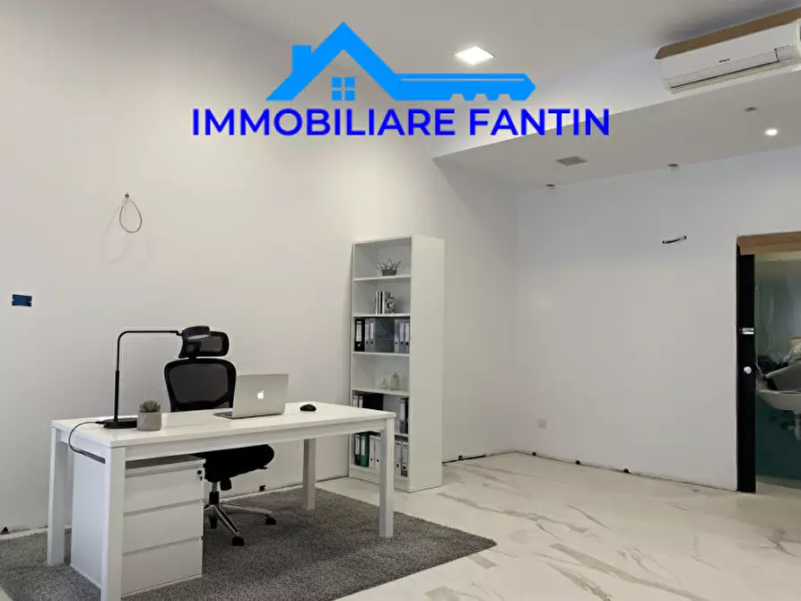 Immagine 6 di Negozio in affitto  in Via Martiri della Libertà a Treviso