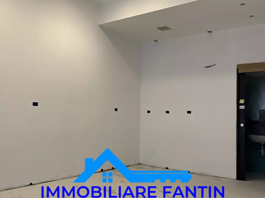 Immagine 7 di Negozio in affitto  in Via Martiri della Libertà a Treviso