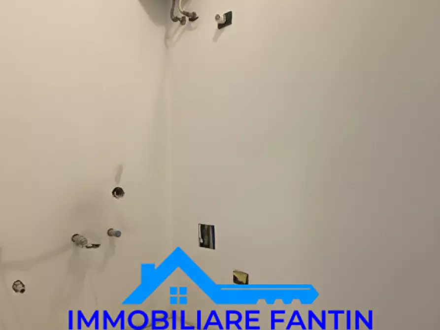 Immagine 13 di Negozio in affitto  in Via Martiri della Libertà a Treviso