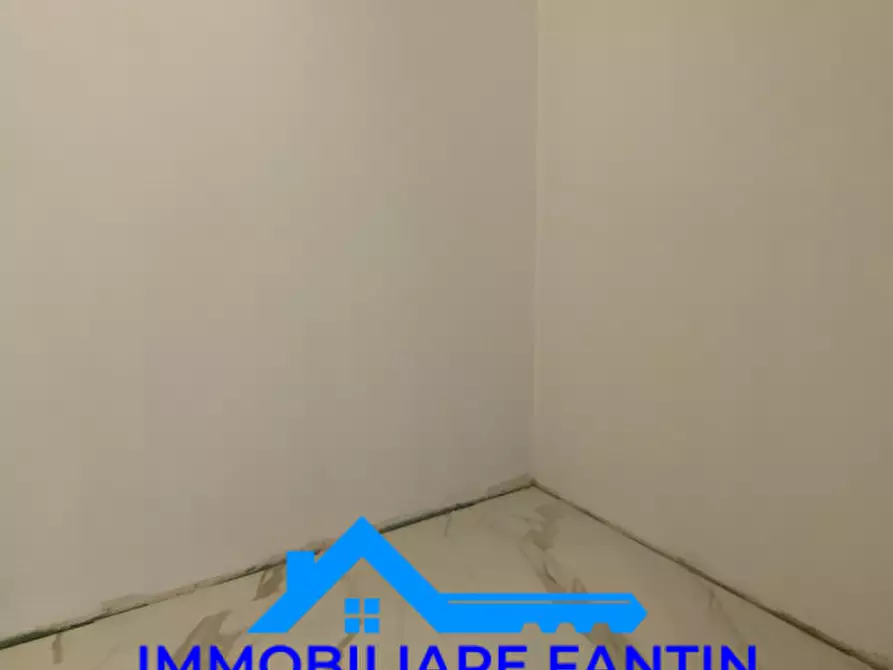 Immagine 14 di Negozio in affitto  in Via Martiri della Libertà a Treviso