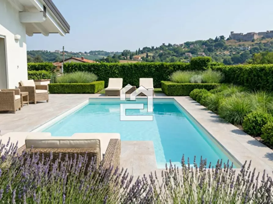 Immagine 1 di Villa in vendita  in Via San Rocco a Padenghe Sul Garda