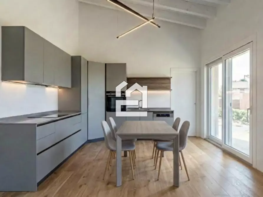 Immagine 2 di Villa in vendita  in Via San Rocco a Padenghe Sul Garda