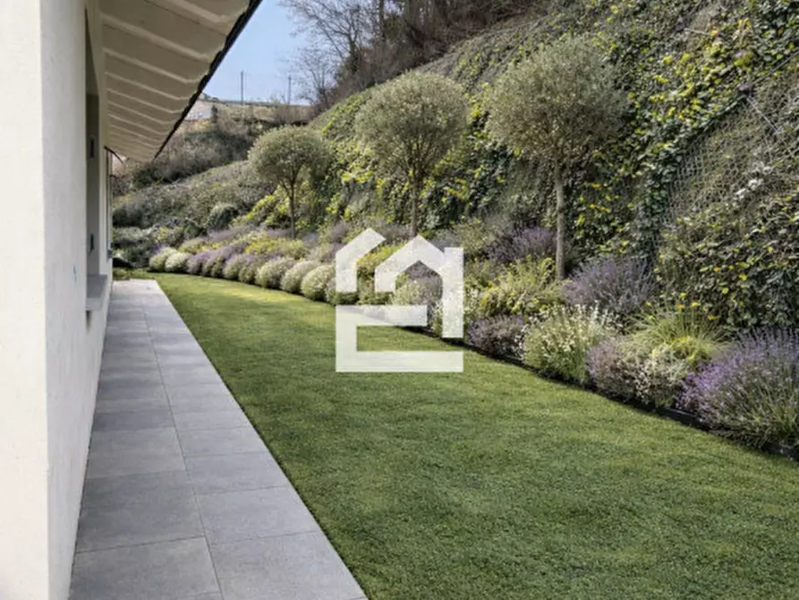 Immagine 8 di Villa in vendita  in Via San Rocco a Padenghe Sul Garda