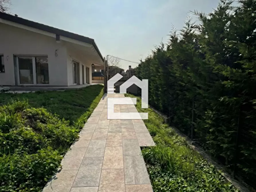 Immagine 13 di Villa in vendita  in Via San Rocco a Padenghe Sul Garda