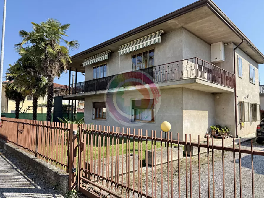 Immagine 1 di Casa indipendente in vendita  in Via Arzere a Solesino