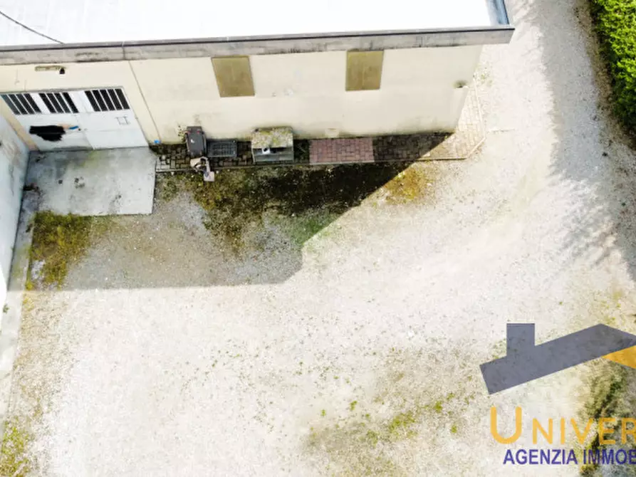 Immagine 10 di Magazzino in vendita  a Camposampiero