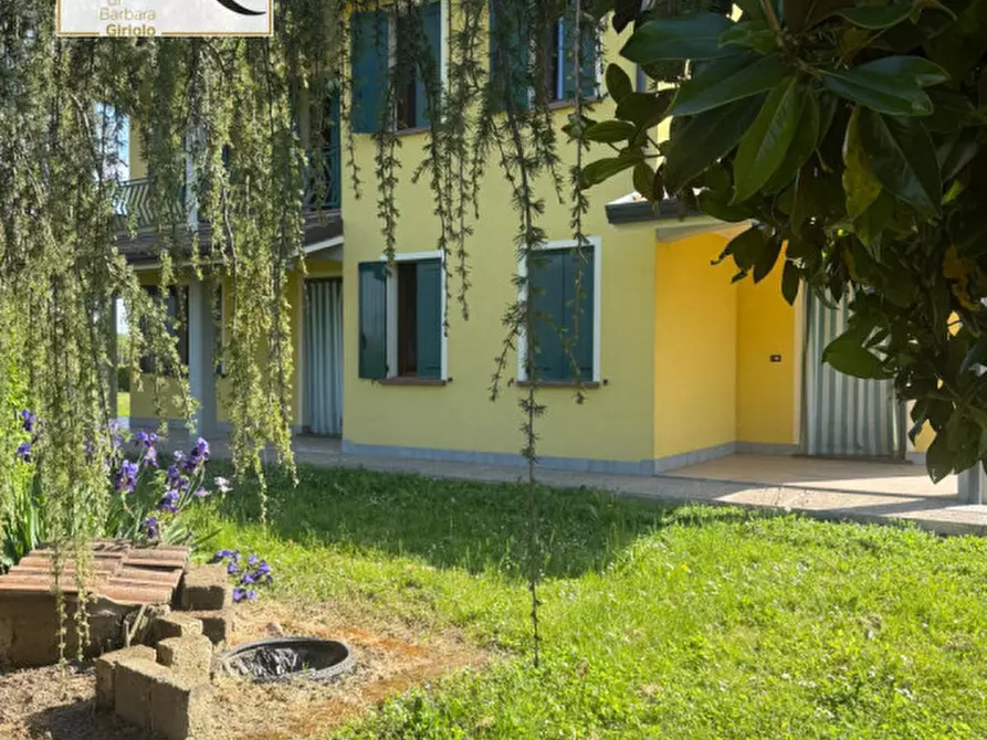 Immagine 1 di Casa indipendente in vendita  a Urbana