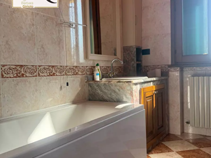 Immagine 16 di Casa indipendente in vendita  a Urbana