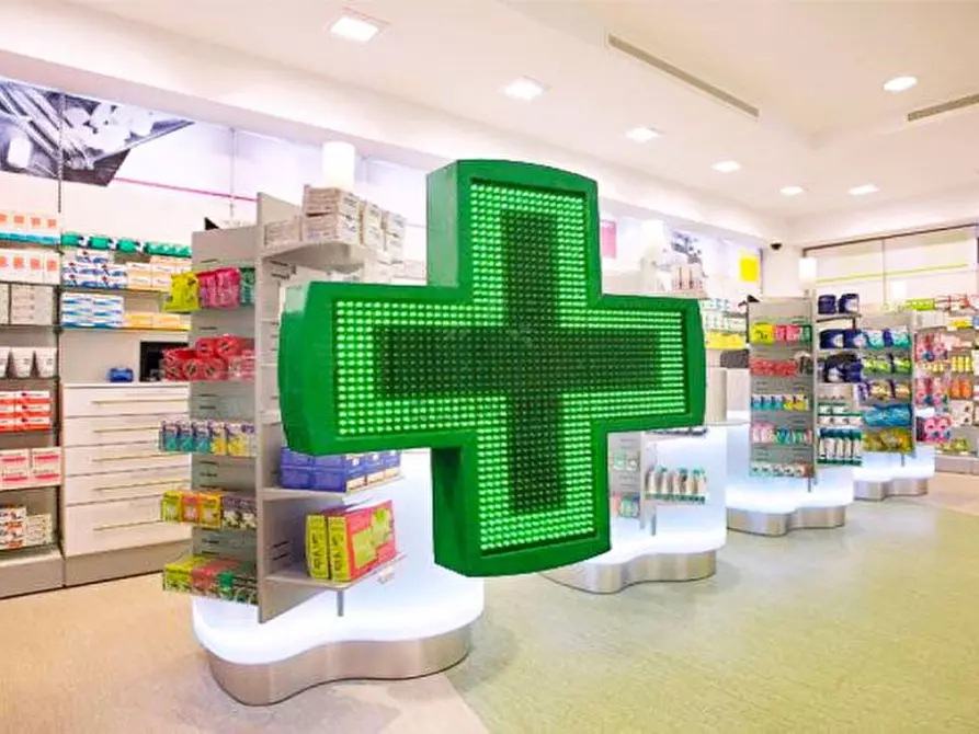 Immagine 2 di Negozio in vendita  in Corso Milano snc a Verona