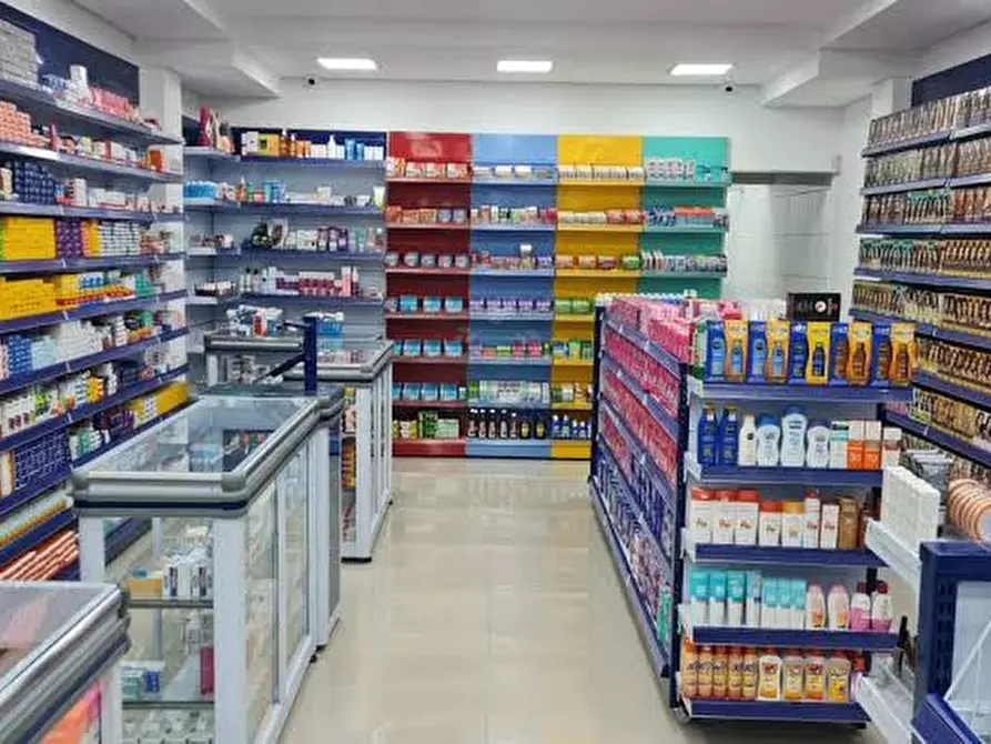 Immagine 5 di Negozio in vendita  in Corso Milano snc a Verona