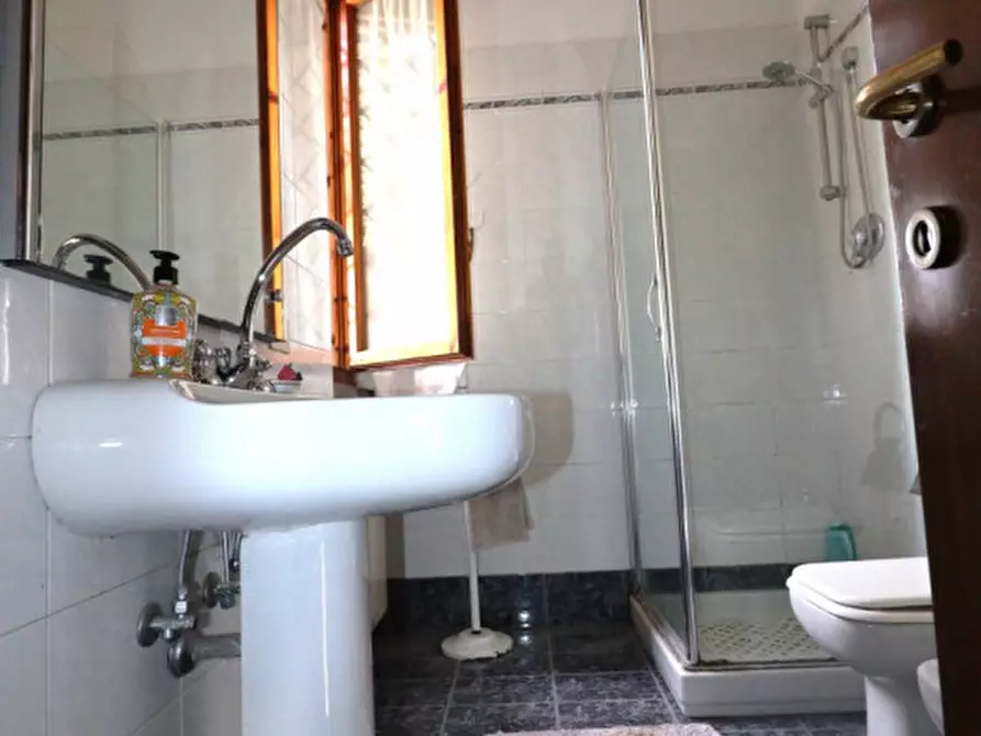 Immagine 19 di Villa in vendita  in Figline Valdarno a Figline E Incisa Valdarno