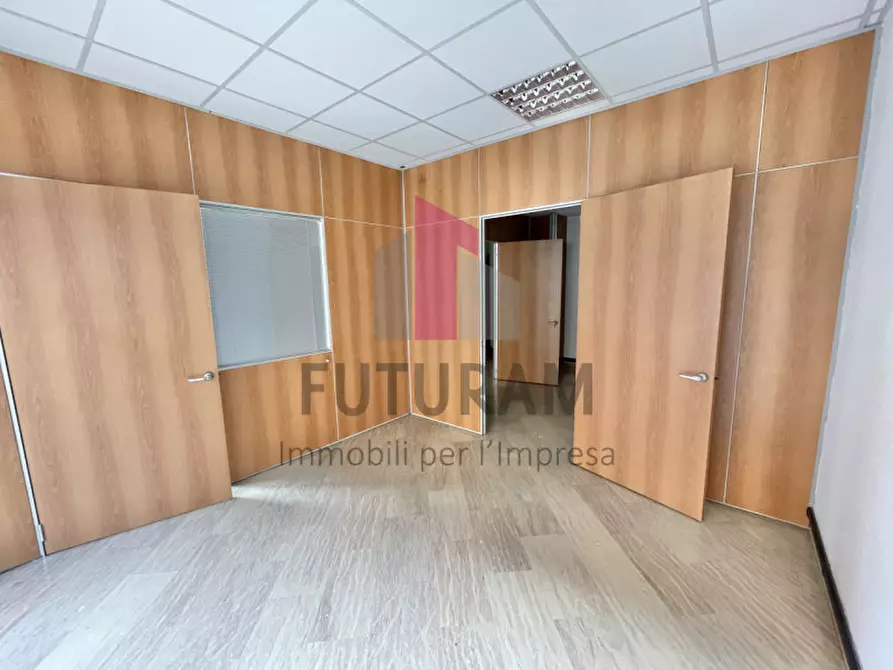 Immagine 2 di Ufficio in vendita  a Vicenza