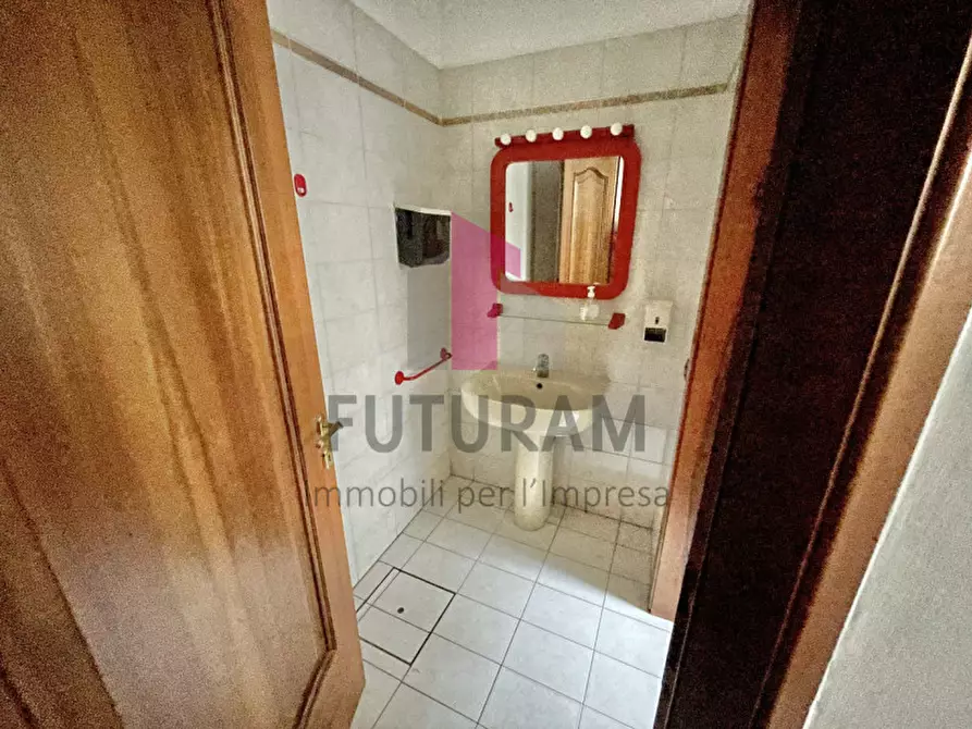 Immagine 32 di Ufficio in vendita  a Vicenza
