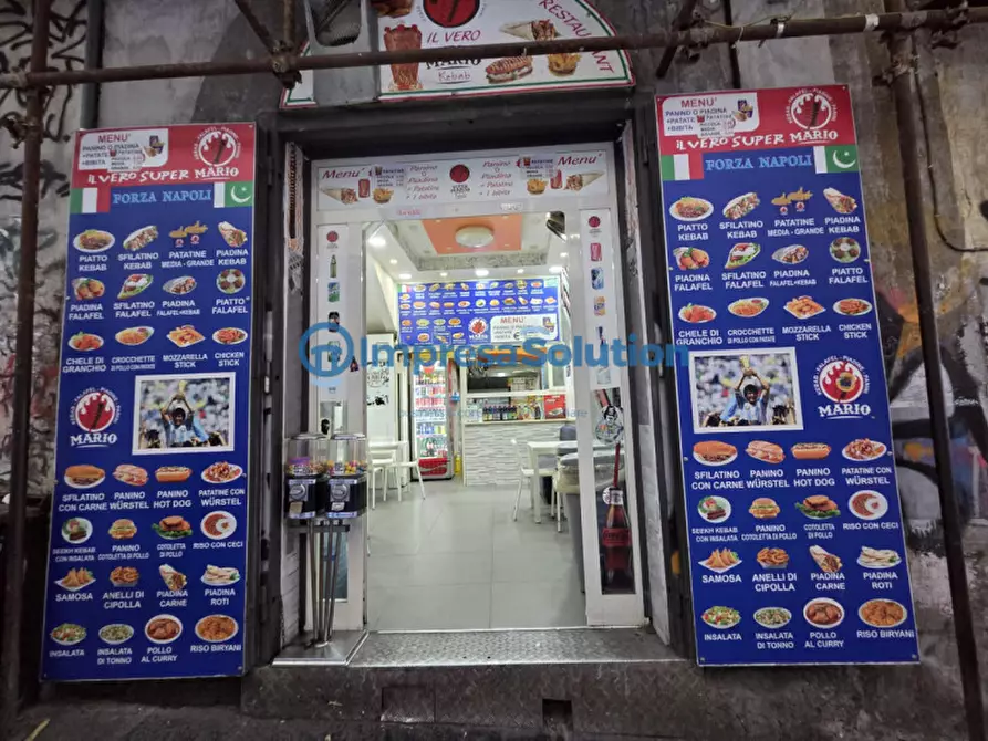 Immagine 6 di Negozio in vendita  in Via San Sebastiano a Napoli