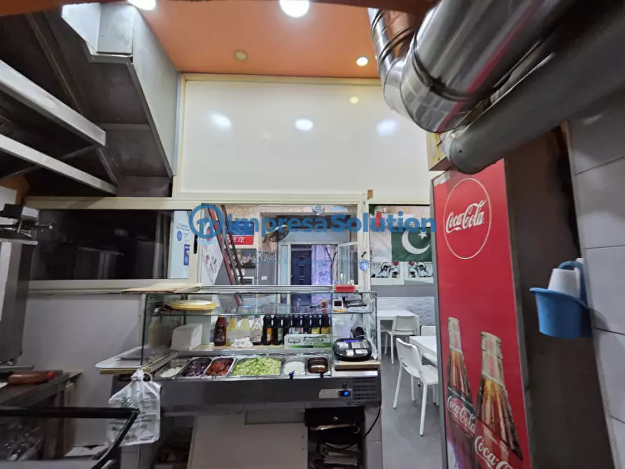 Immagine 8 di Negozio in vendita  in Via San Sebastiano a Napoli