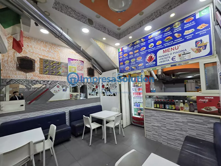 Immagine 10 di Negozio in vendita  in Via San Sebastiano a Napoli