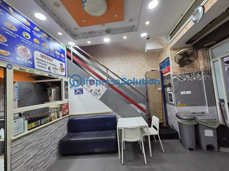 Immagine 11 di Negozio in vendita  in Via San Sebastiano a Napoli