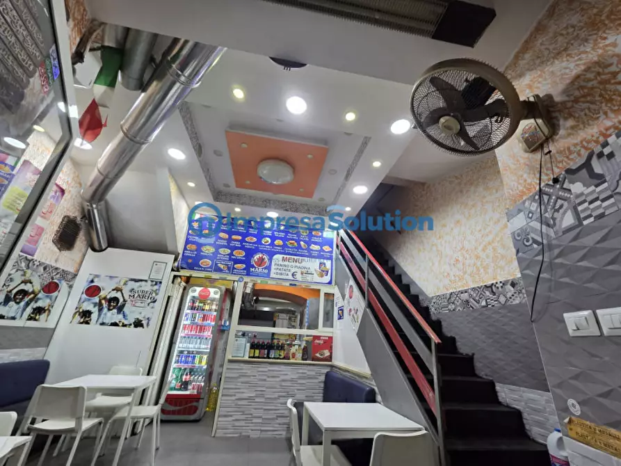 Immagine 13 di Negozio in vendita  in Via San Sebastiano a Napoli