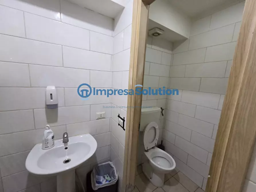 Immagine 16 di Negozio in vendita  in Via San Sebastiano a Napoli