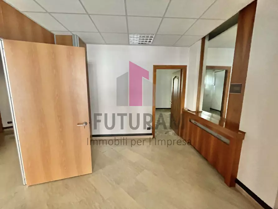 Immagine 9 di Ufficio in affitto  a Vicenza