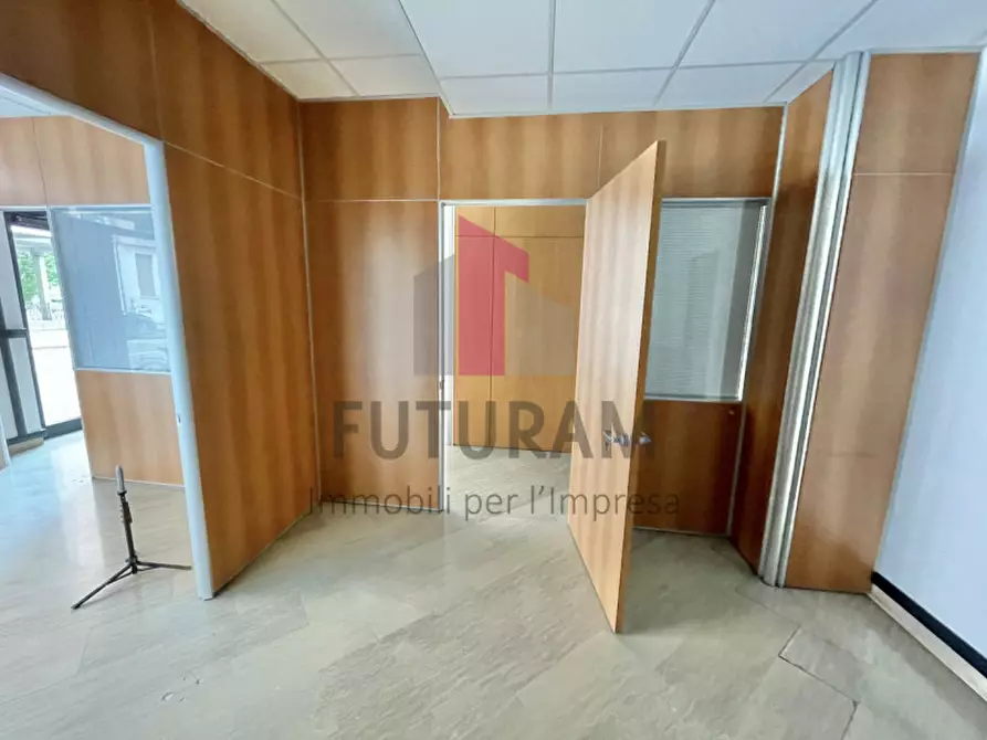Immagine 14 di Ufficio in affitto  a Vicenza