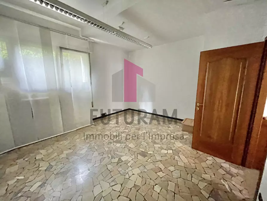 Immagine 15 di Ufficio in affitto  a Vicenza