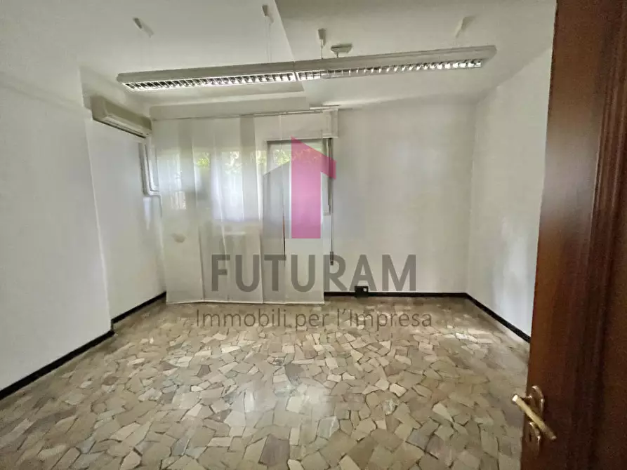 Immagine 23 di Ufficio in affitto  a Vicenza