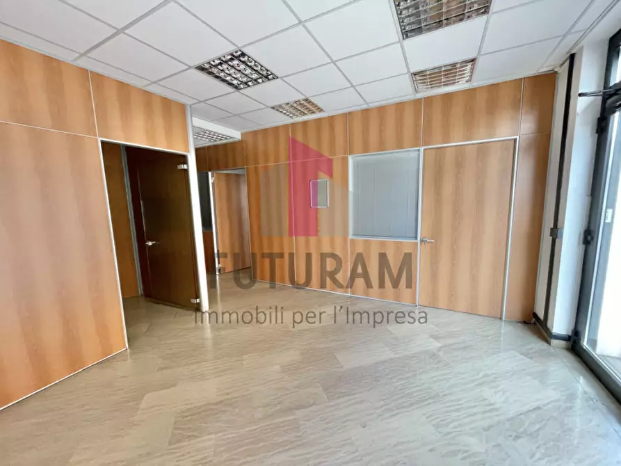 Immagine 27 di Ufficio in affitto  a Vicenza